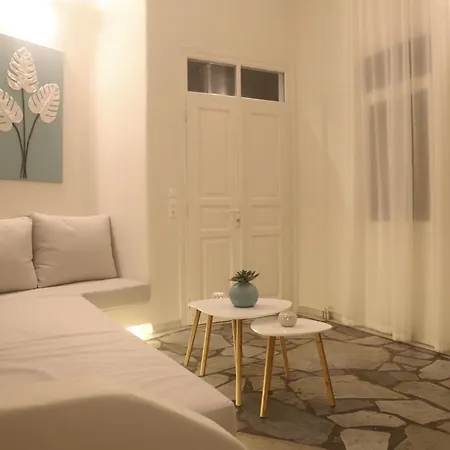 Dafni's Philoxenia Apartahotel Naousa (Paros)