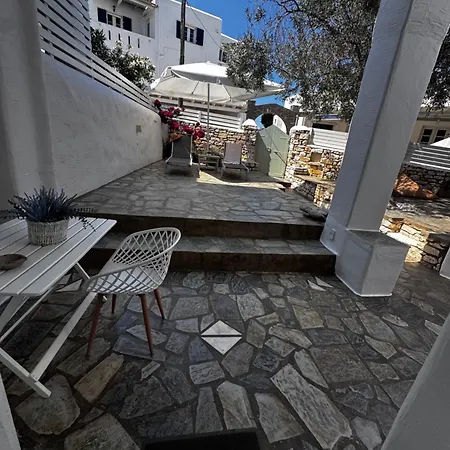 Dafni's Philoxenia Apartahotel Naousa (Paros)
