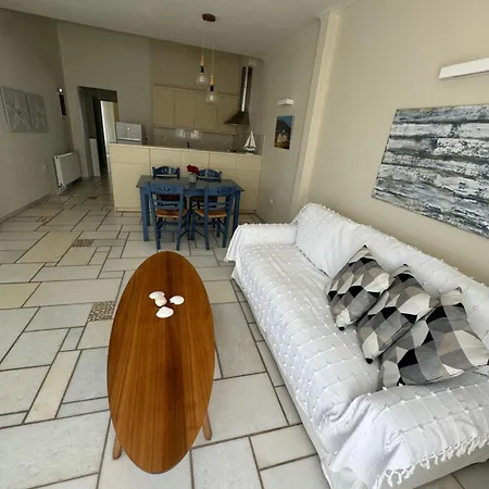 Dafni's Philoxenia Apartahotel Naousa (Paros)