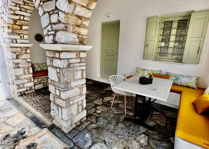 Dafni's Philoxenia מלון דירות 4*